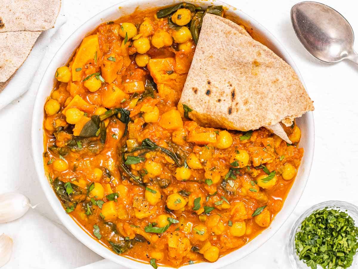 Chickpea stew with Roti flatbread