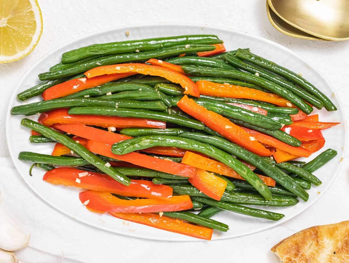 Sauteed green beans and red pepper