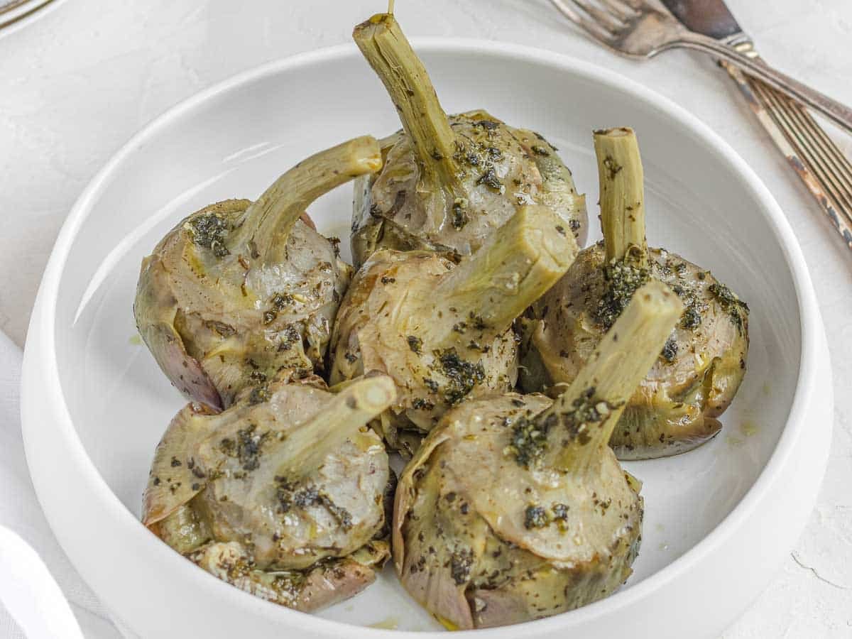 Braised artichokes with oil