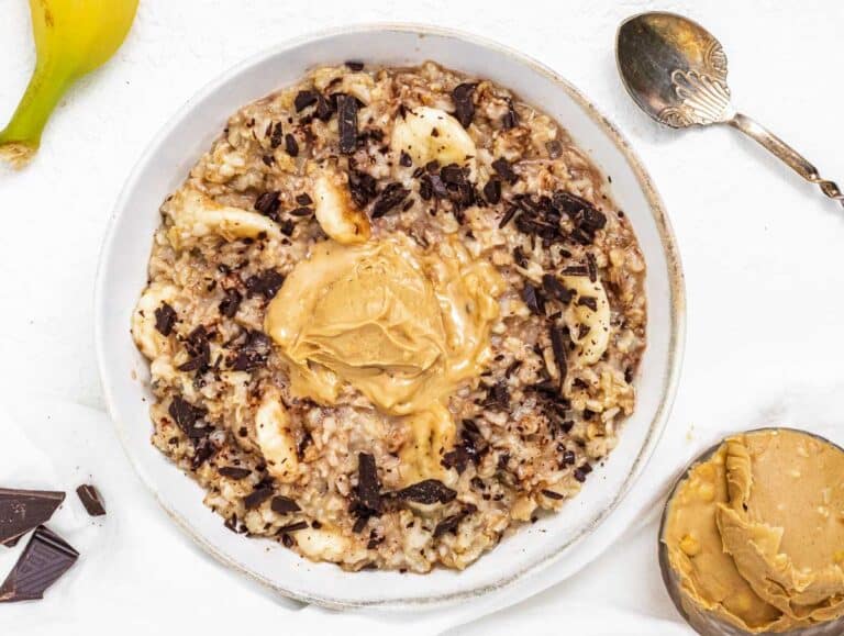 Oatmeal with banana and peanut butter