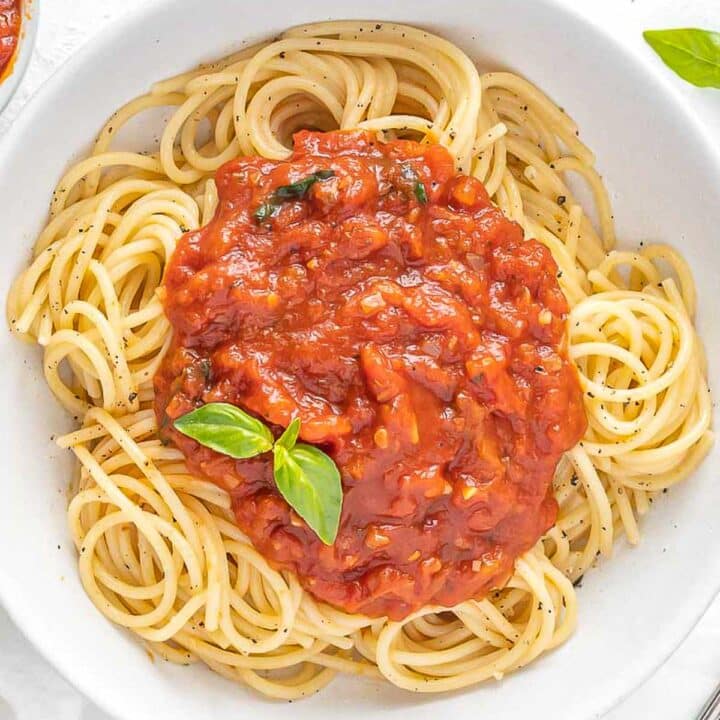 marinara sauce on top of spaghetti