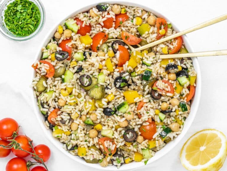 25 Easy Potluck Ideas for Gatherings & Cookouts