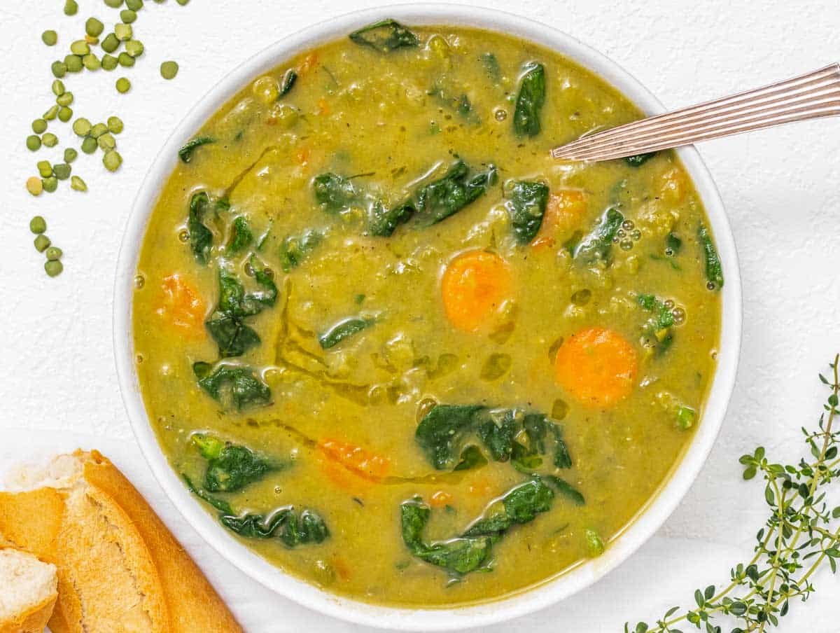 Split peas soup with baguette