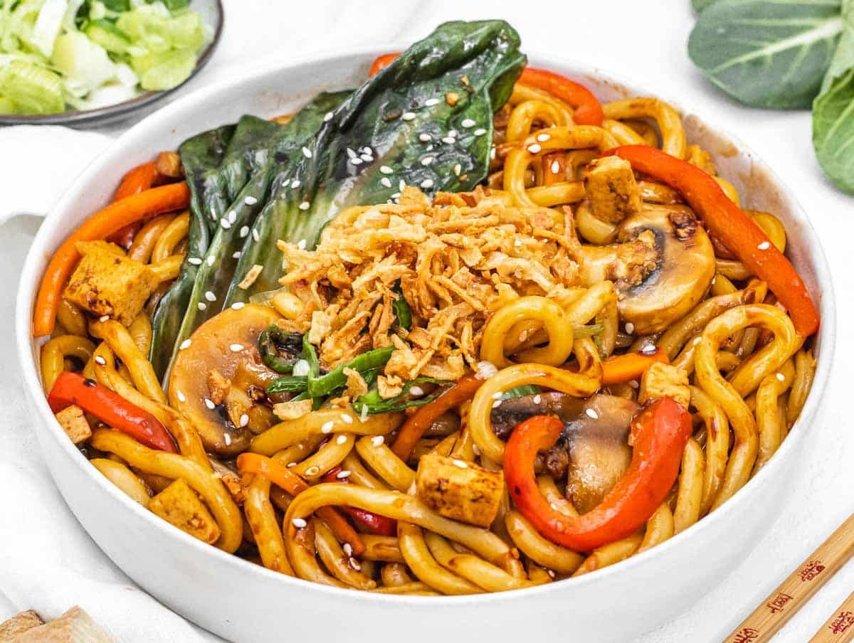 Yaki Udon with bell pepper and scallions
