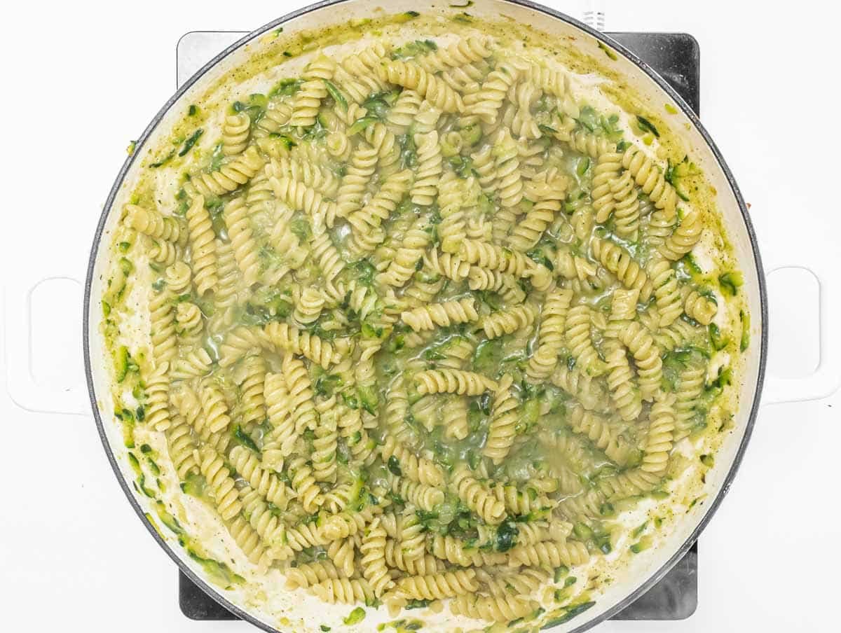 pasta, zucchini and vegetable broth