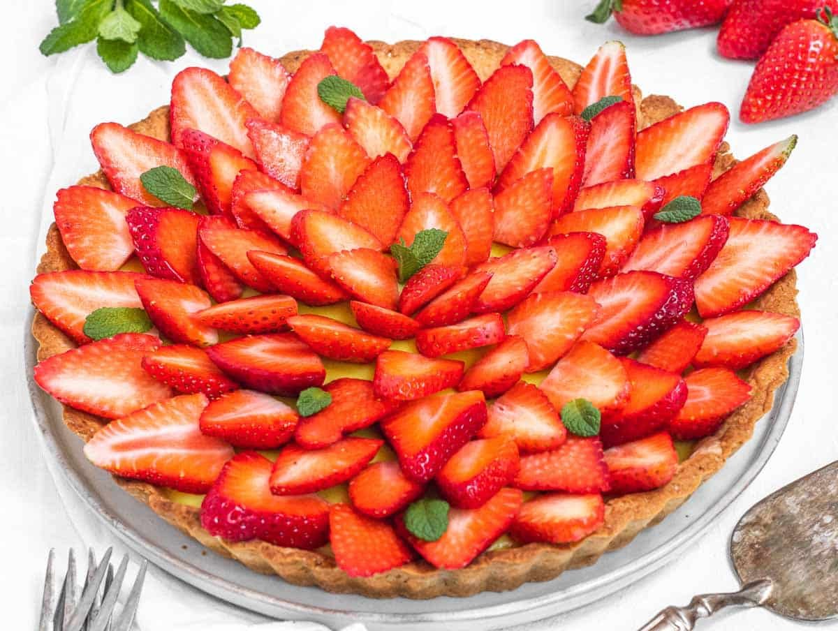 strawberry tart with mint leaves