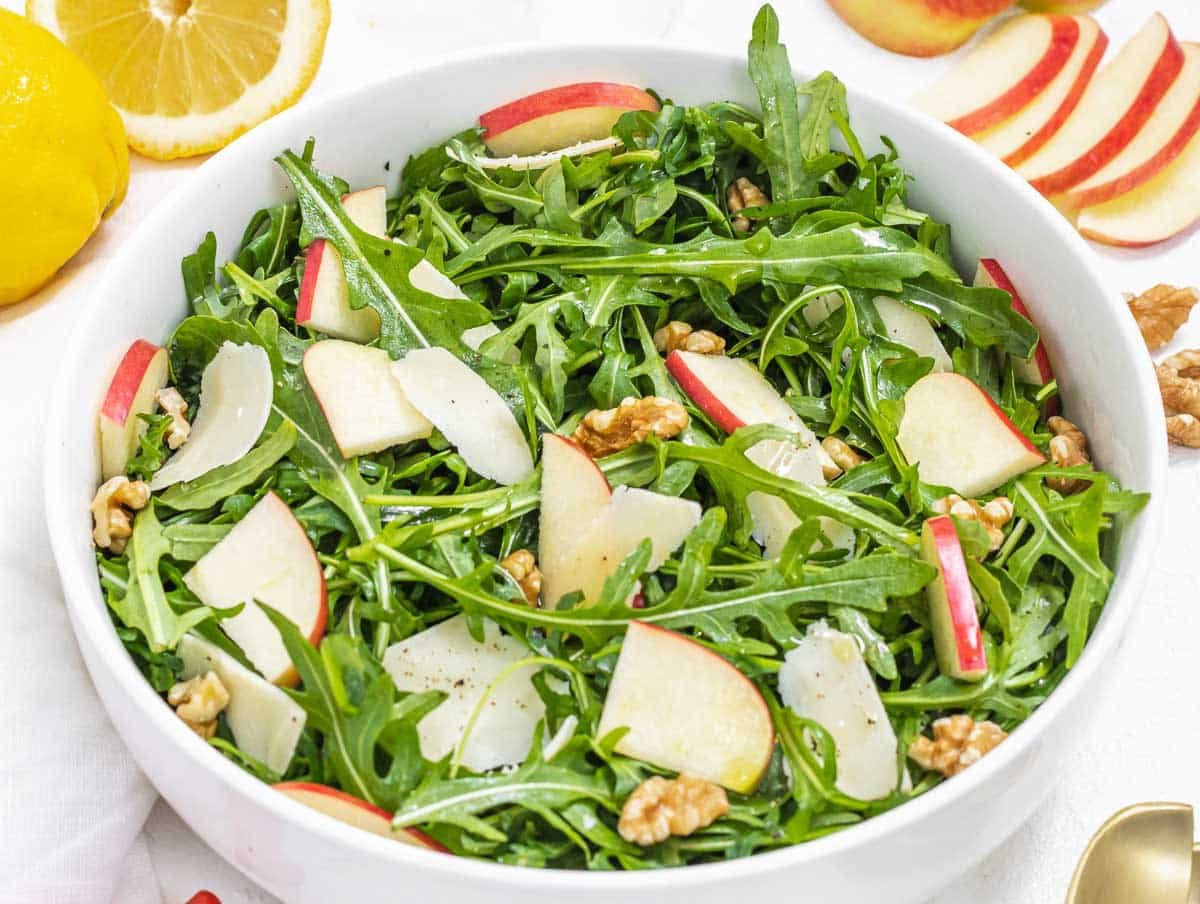 Arugula salad with red apple