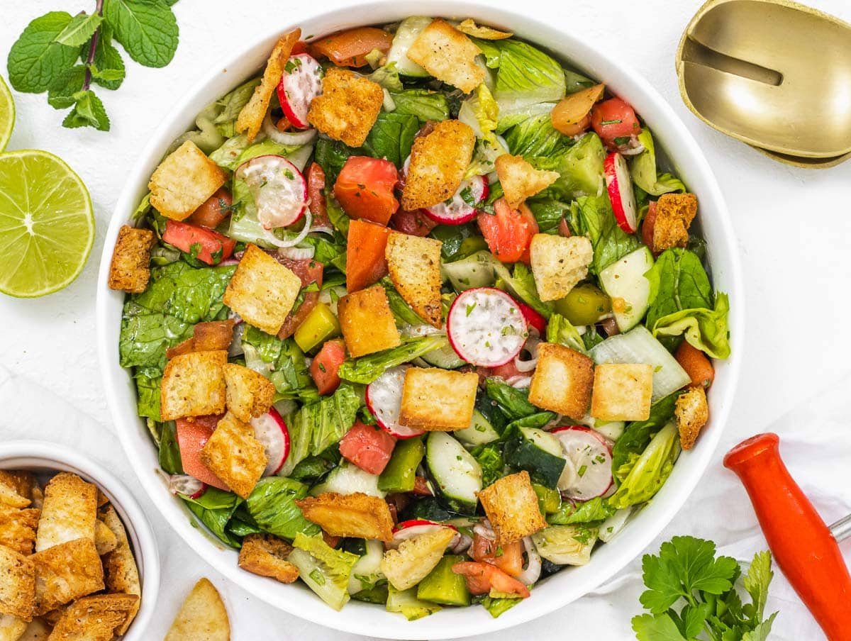 Fattoush with fried pita