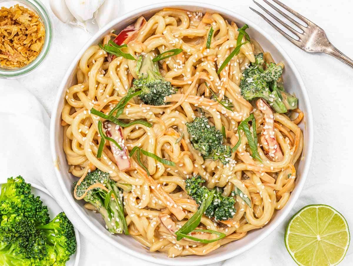 Peanut noodles with broccoli