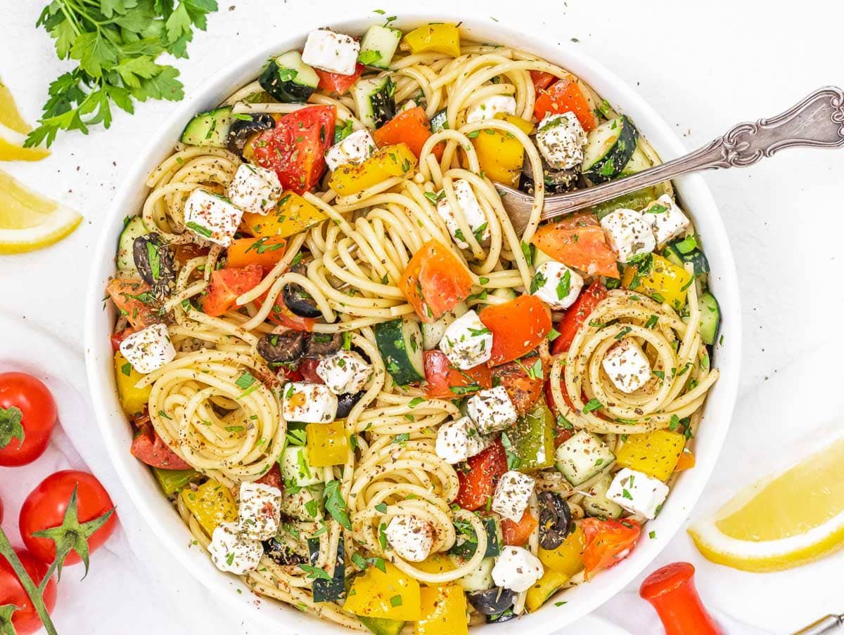 Spaghetti salad with fork