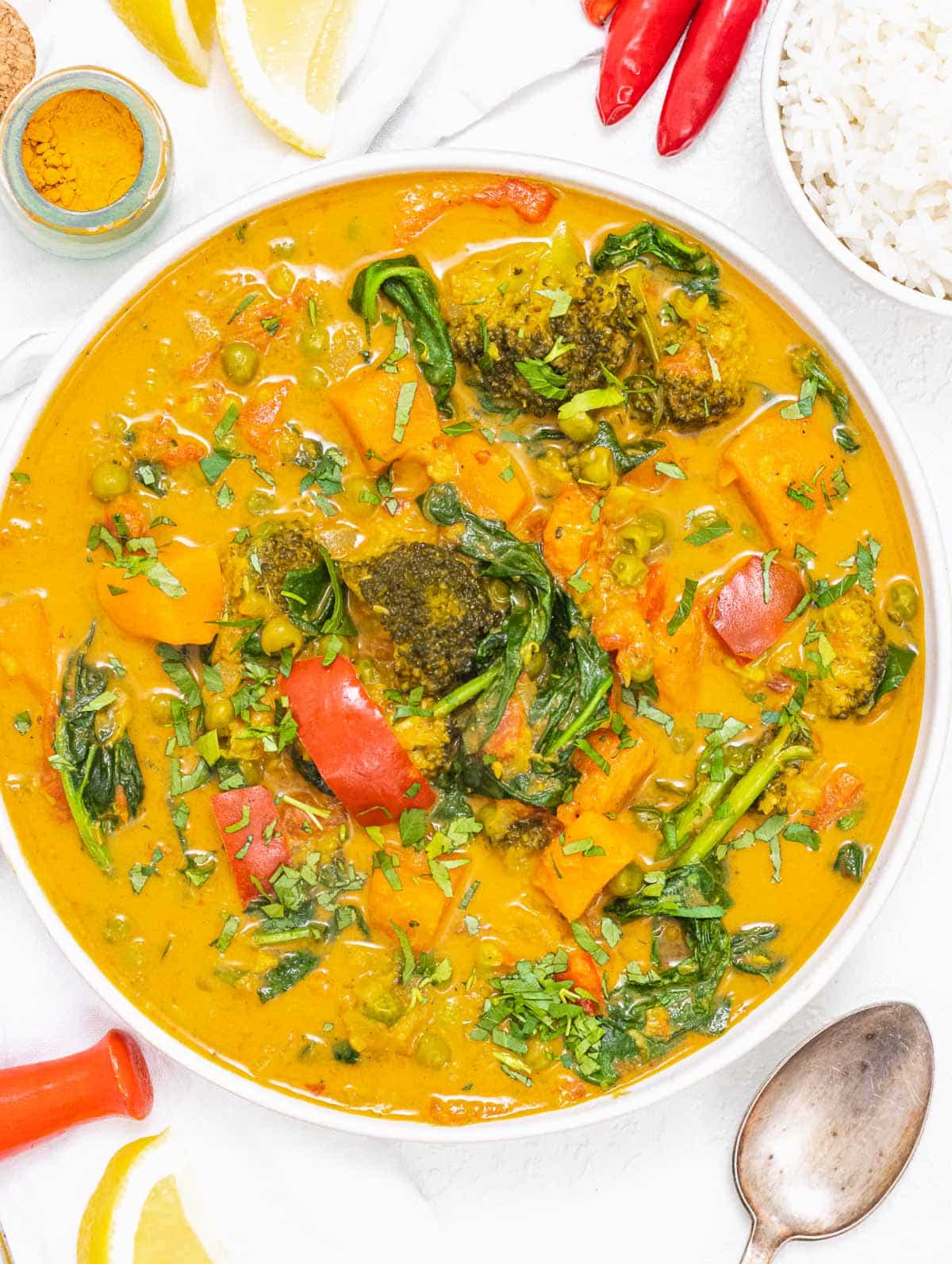 Vegetable curry with lemon and cilantro