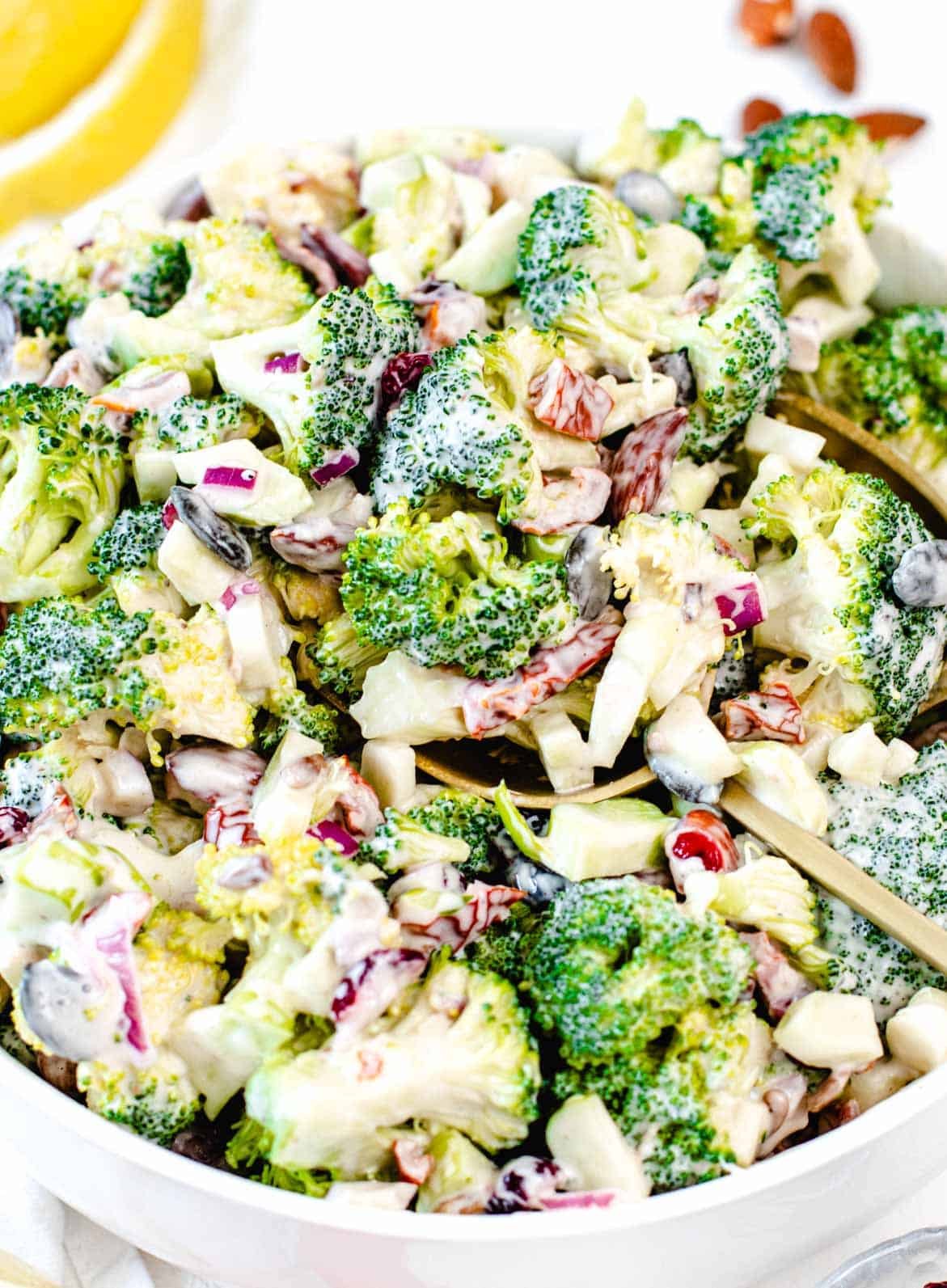 Broccoli salad with almonds and lemon
