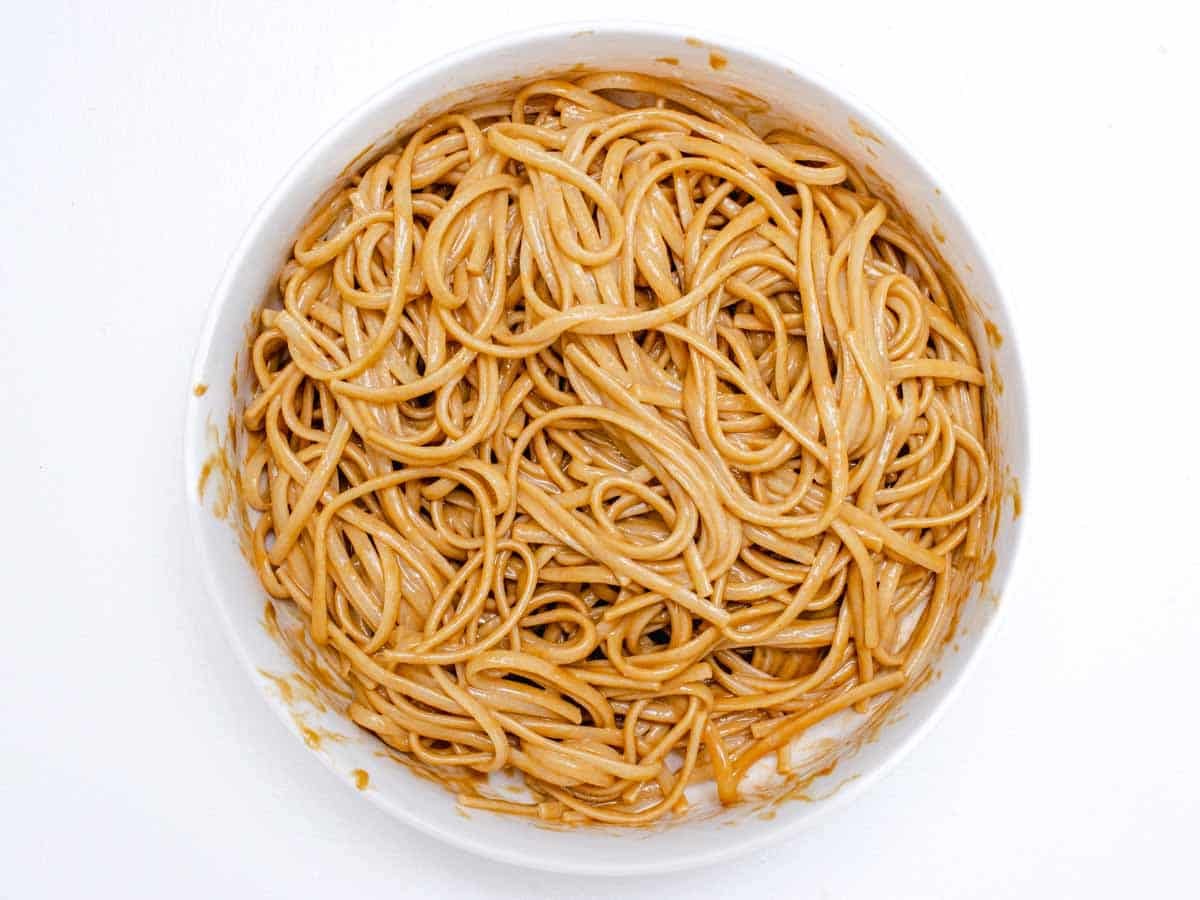 Sticky sesame noodles