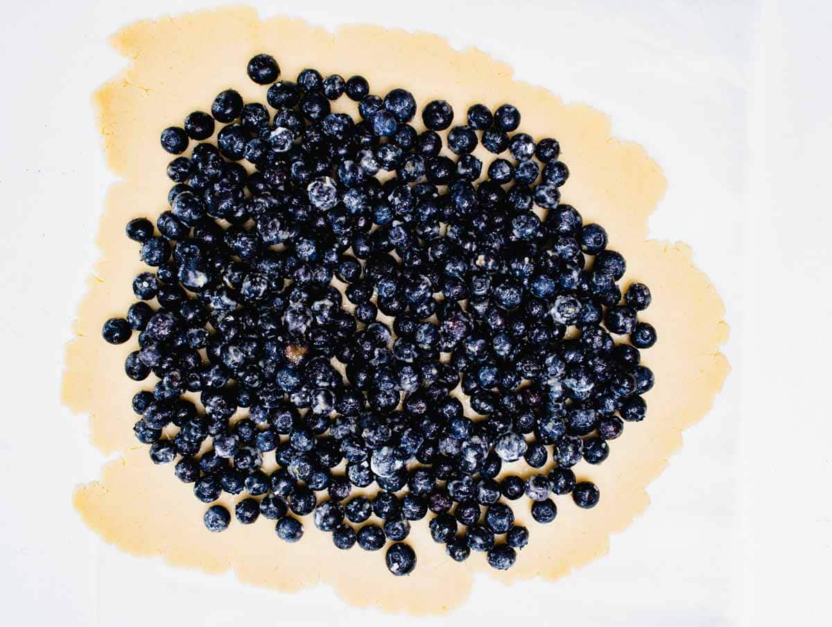 blueberries on pie crust