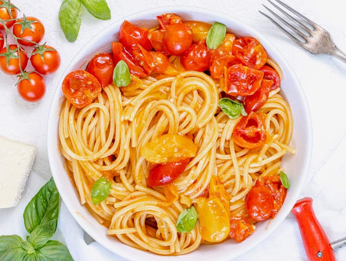 Cherry tomato pasta with basil