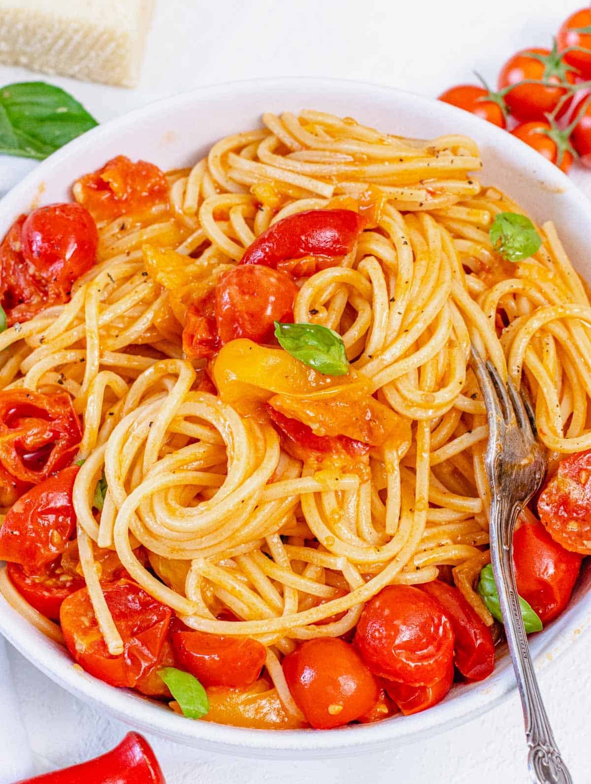 Cherry tomato pasta with fork