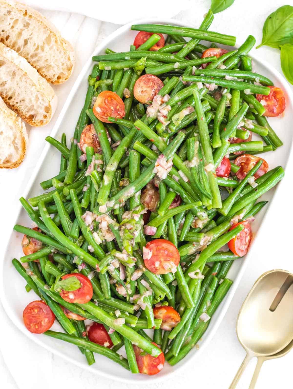 Green bean salad with creamy dressing
