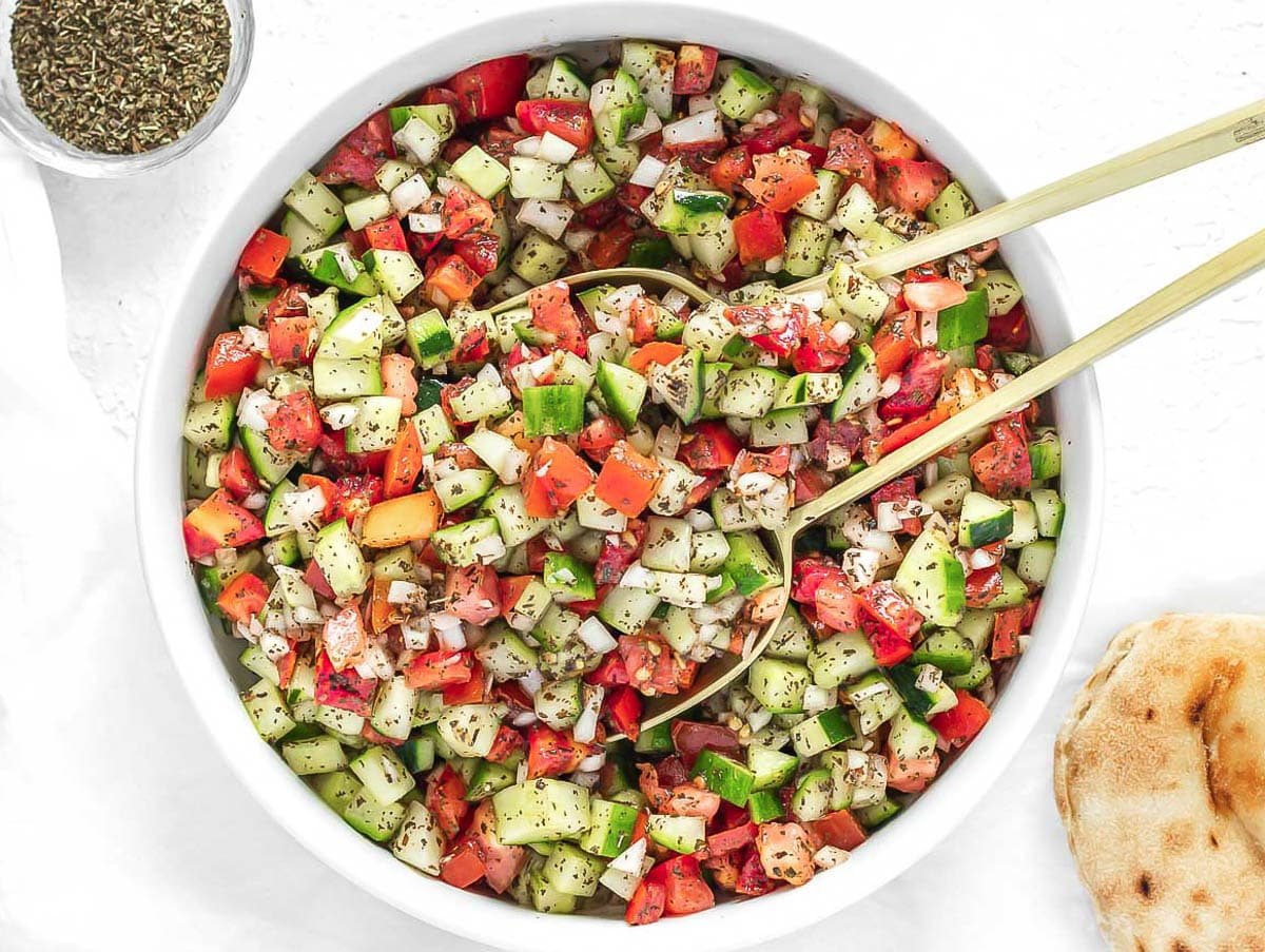 Shirazi salad with bread