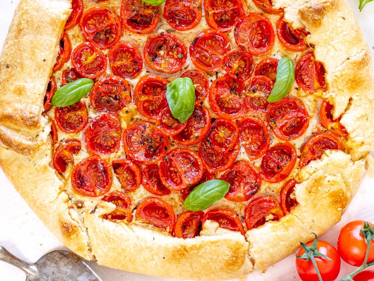 Tomato galette with pie crust