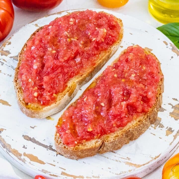 Pan con tomate on a white platter