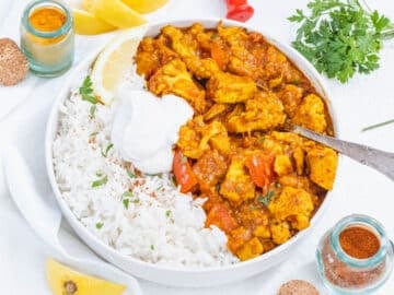 vegan curry with rice and lemon wedge
