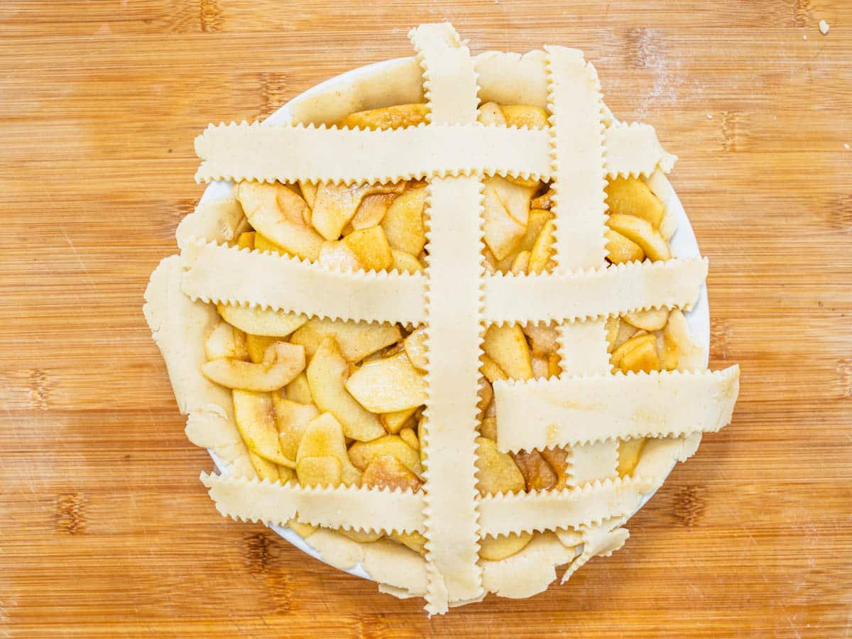 vegan pie crust with apple filling and strips 