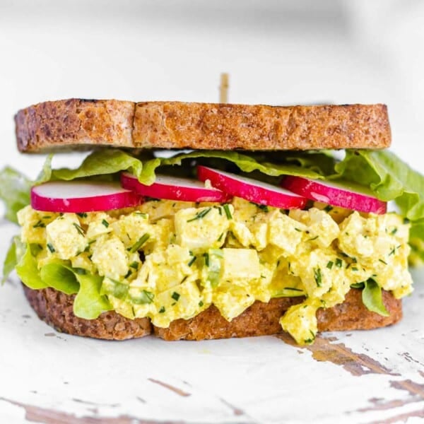vegan egg salad with tofu in a sandwich