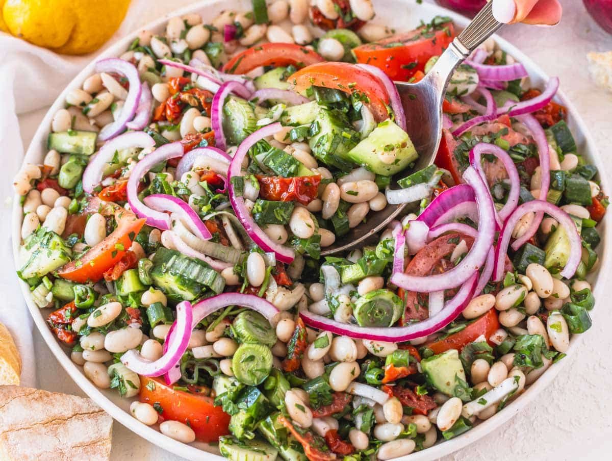 White bean salad with red onions and vine tomatoes