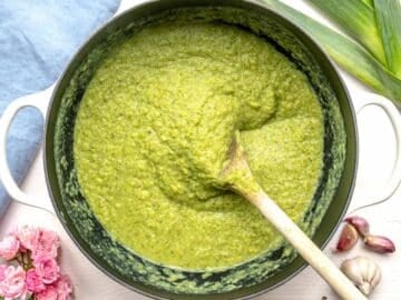 broccoli soup in a pot