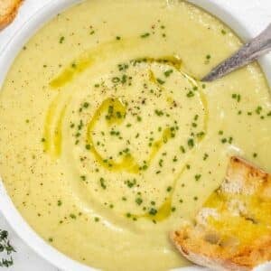 Cozy bowl of creamy potato leek soup with skyr garnished with chives.