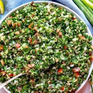 Healthy tabouli (tabbouleh) recipe served as a Mediterranean salad with pita bread and fresh herbs, perfect for plant-based eating.