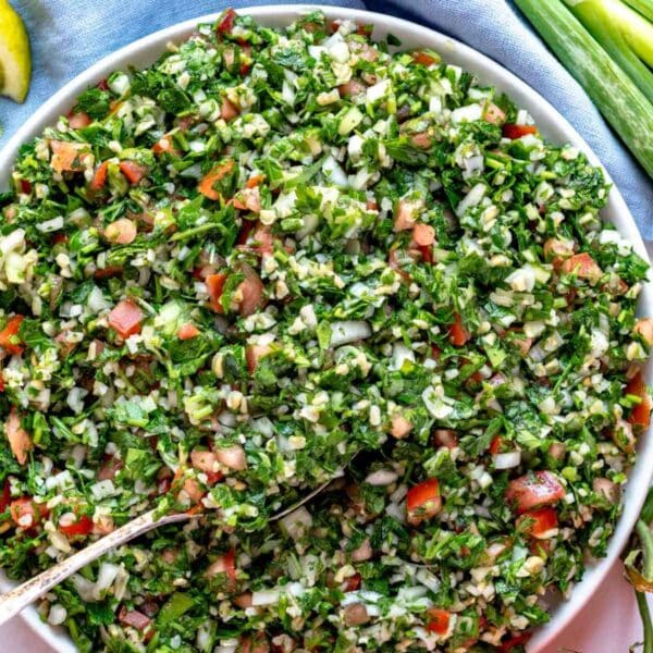 Healthy tabouli (tabbouleh) recipe served as a Mediterranean salad with pita bread and fresh herbs, perfect for plant-based eating.