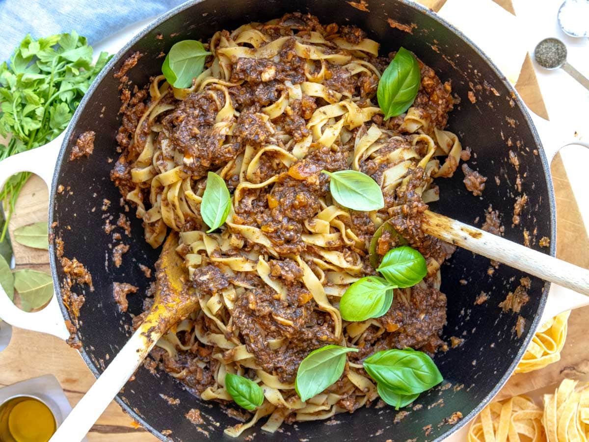 fettuccine pasta with mushroom ragu