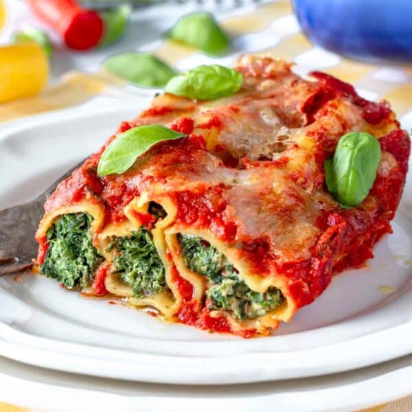 Cannelloni with spinach and ricotta filling