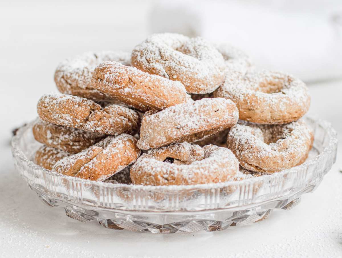 Italian wine cookies in a glass bowl with powdered sugar