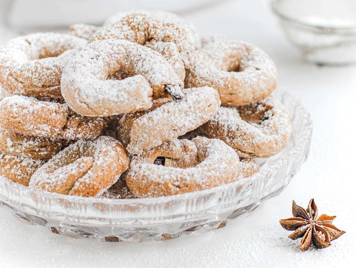 Wine cookies from Umbria with star anise