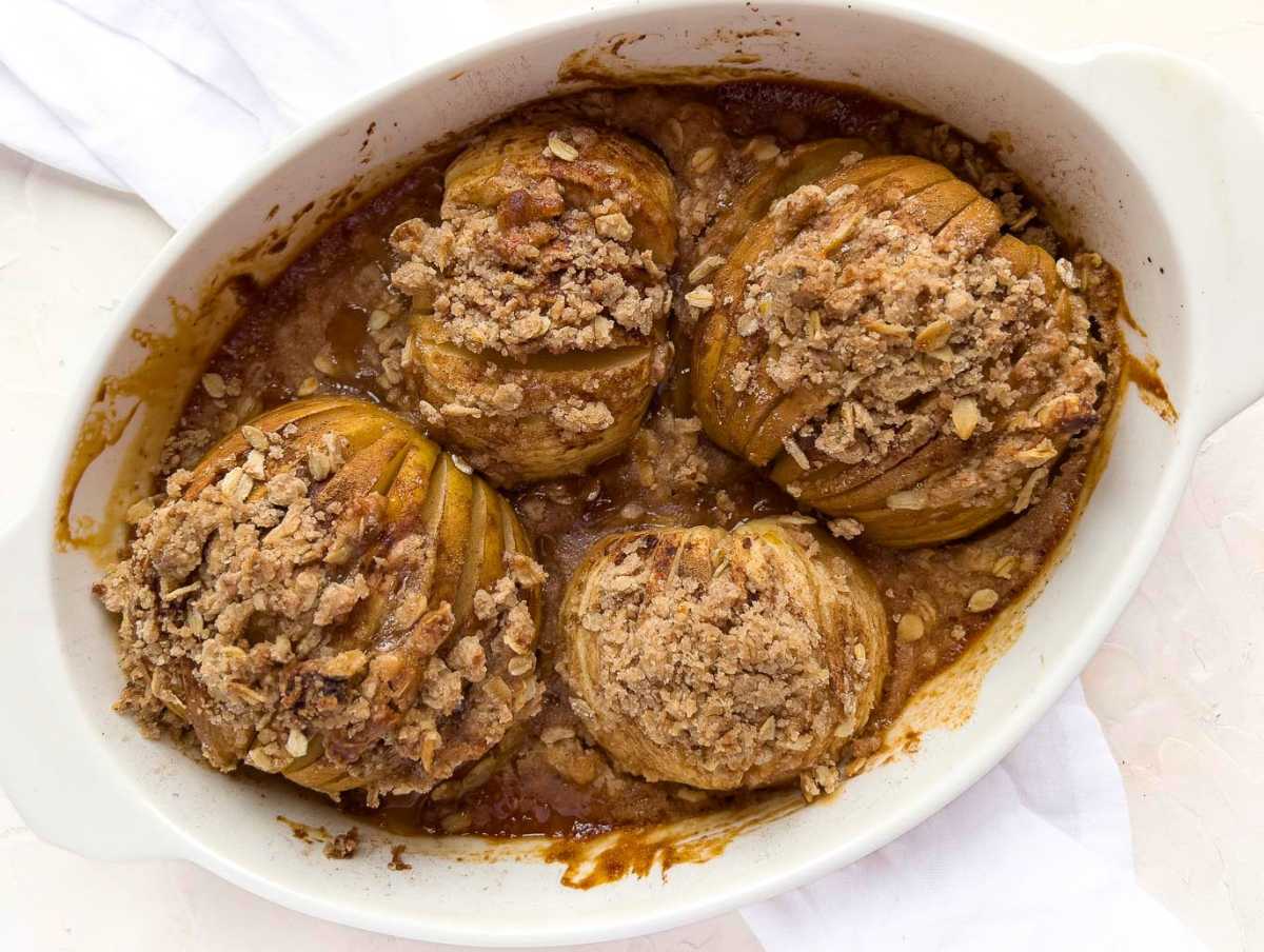 hasselback apples with streusel