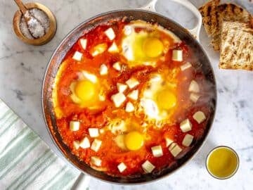 Eggs in purgatory with four eggs and cubes of cheese.