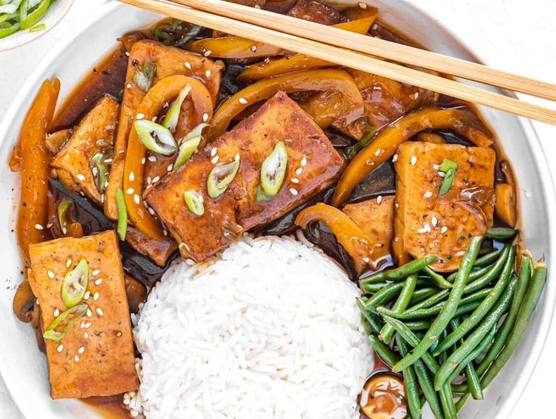 braised tofu with green beans.