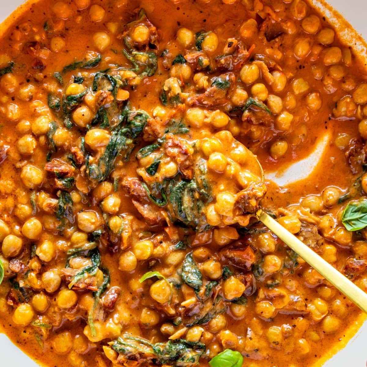 Marry me chickpeas with a spoon.