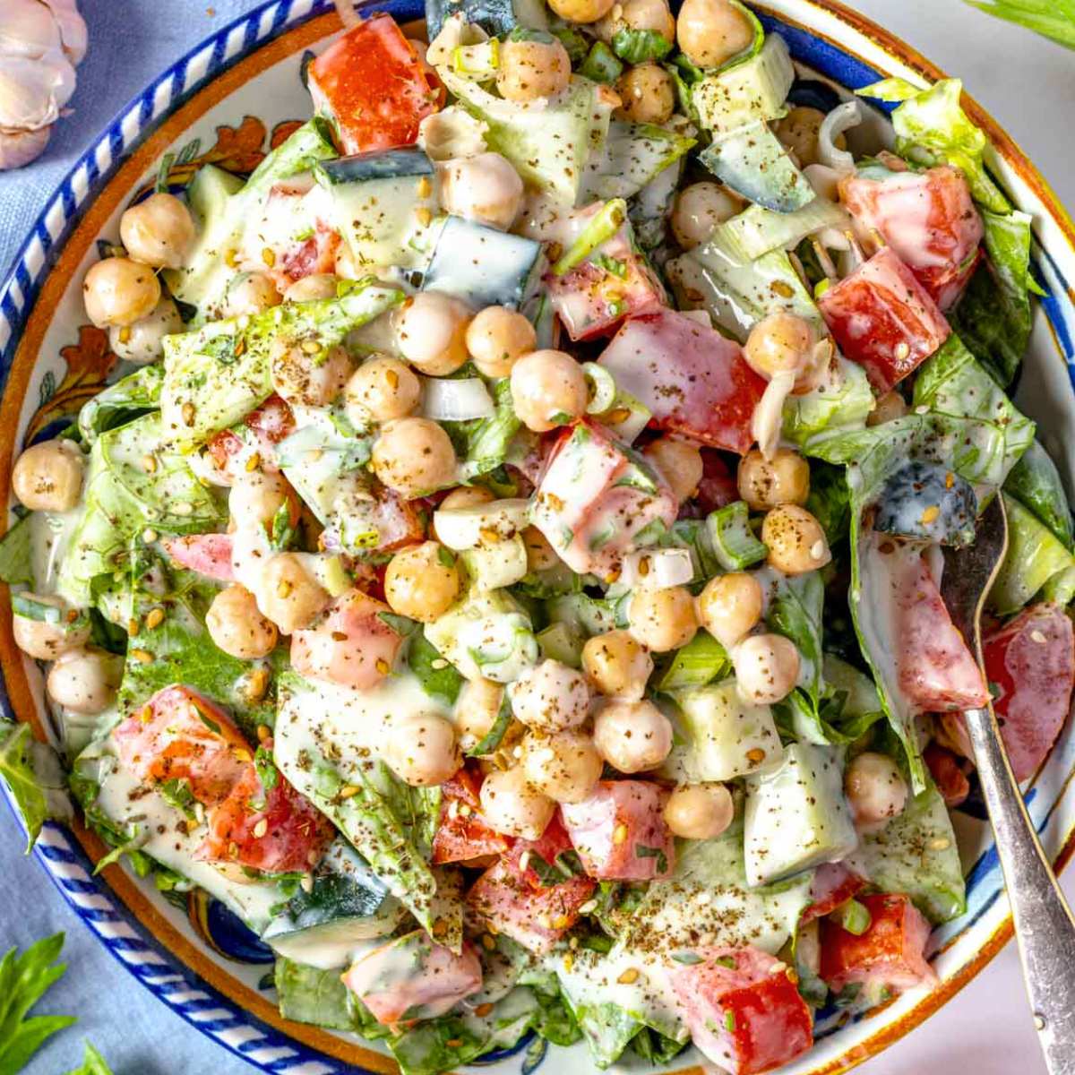Tahini salad recipe with chickpeas.
