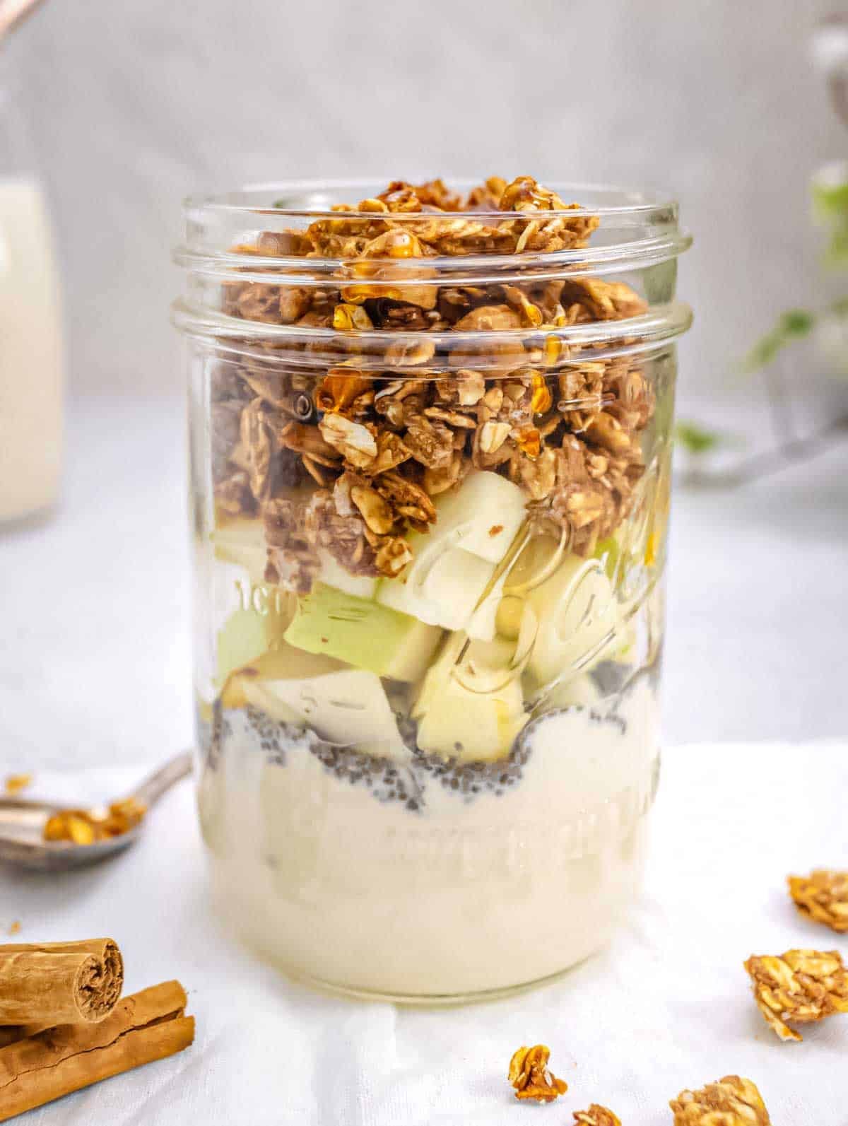 Granola recipe with chia seeds. 