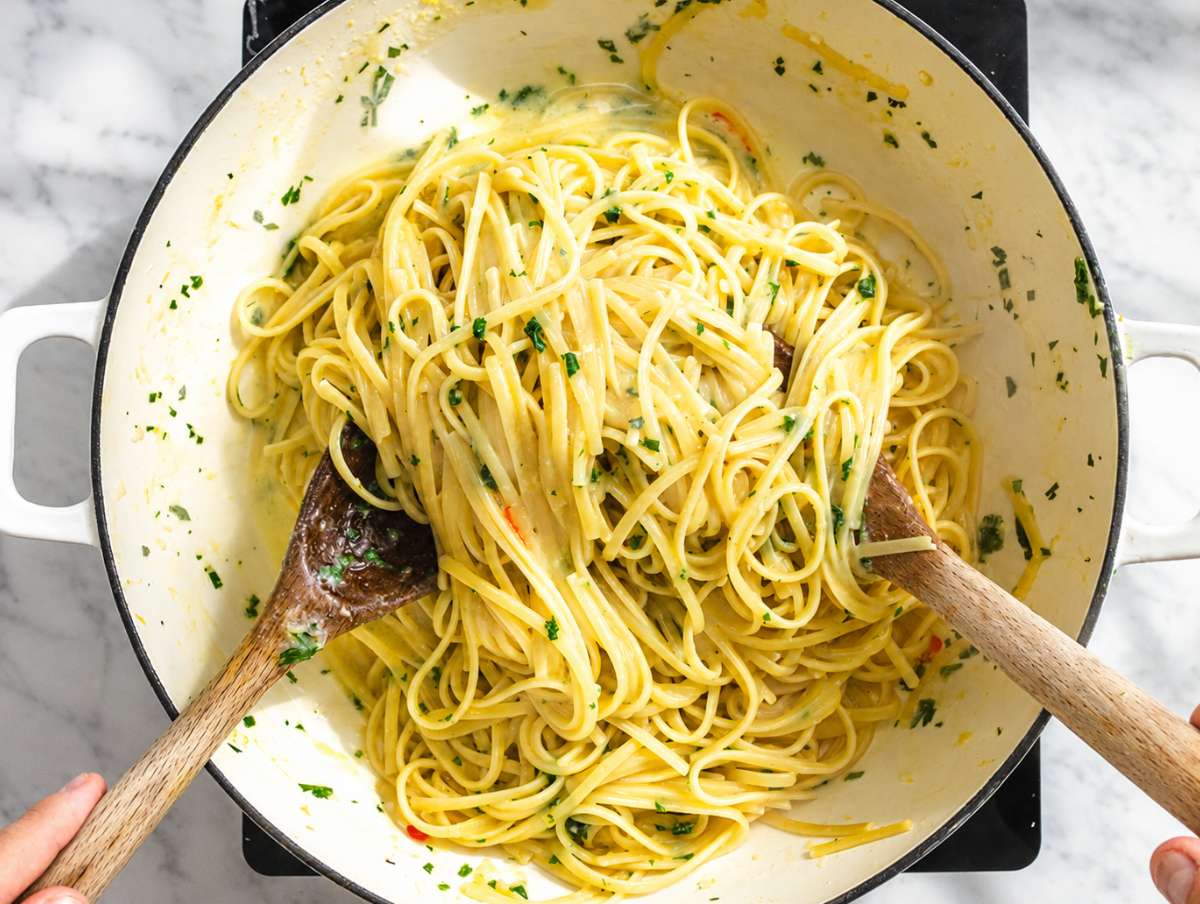 Step 3 Spaghetti tossed with lemon sauce and pasta water until glossy.