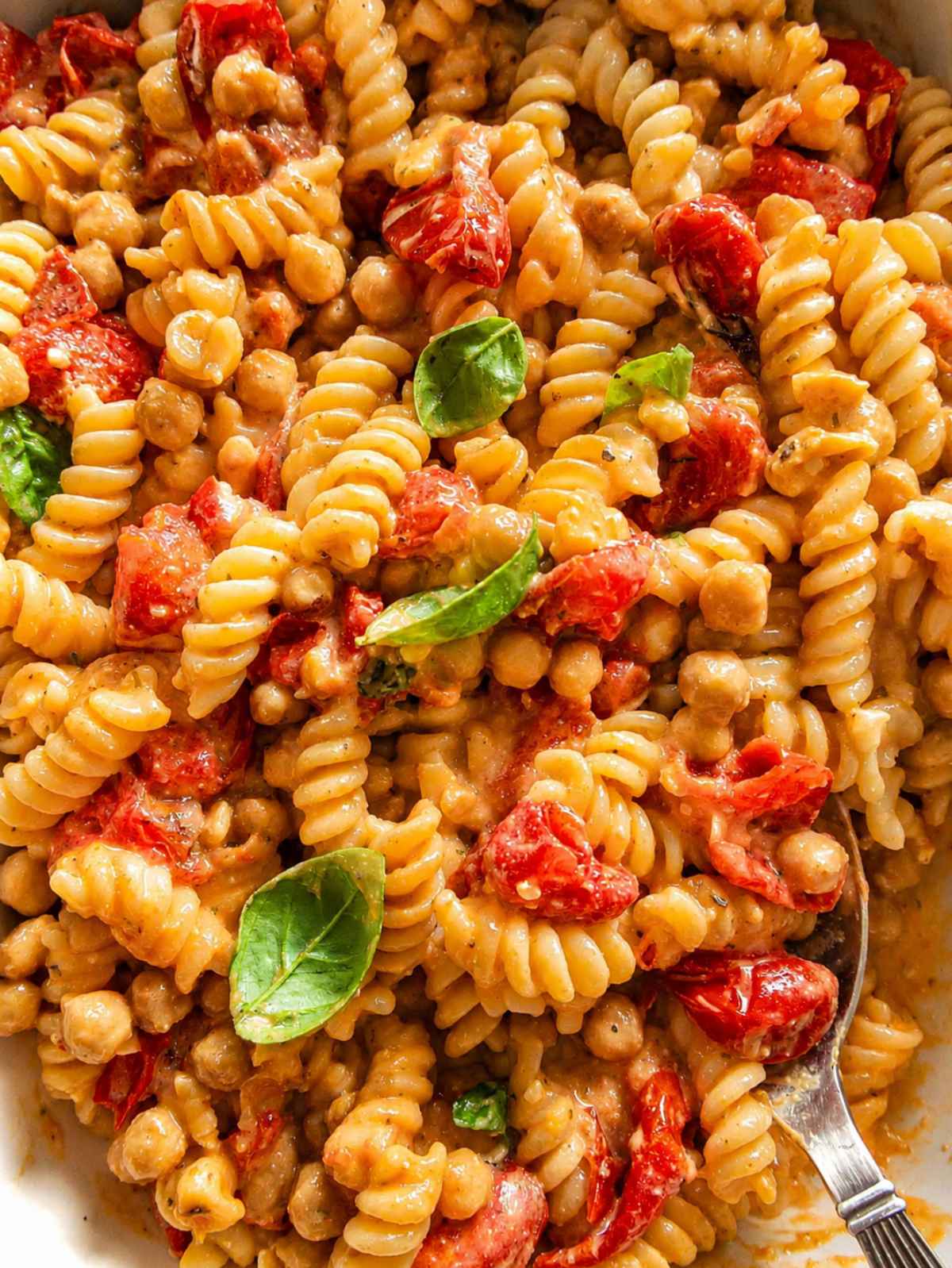 Feta pasta with chickpeas in a casserole.