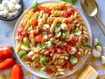 Step 3 Hot pasta being tossed with fresh tomato bruschetta mixture in a large bowl.