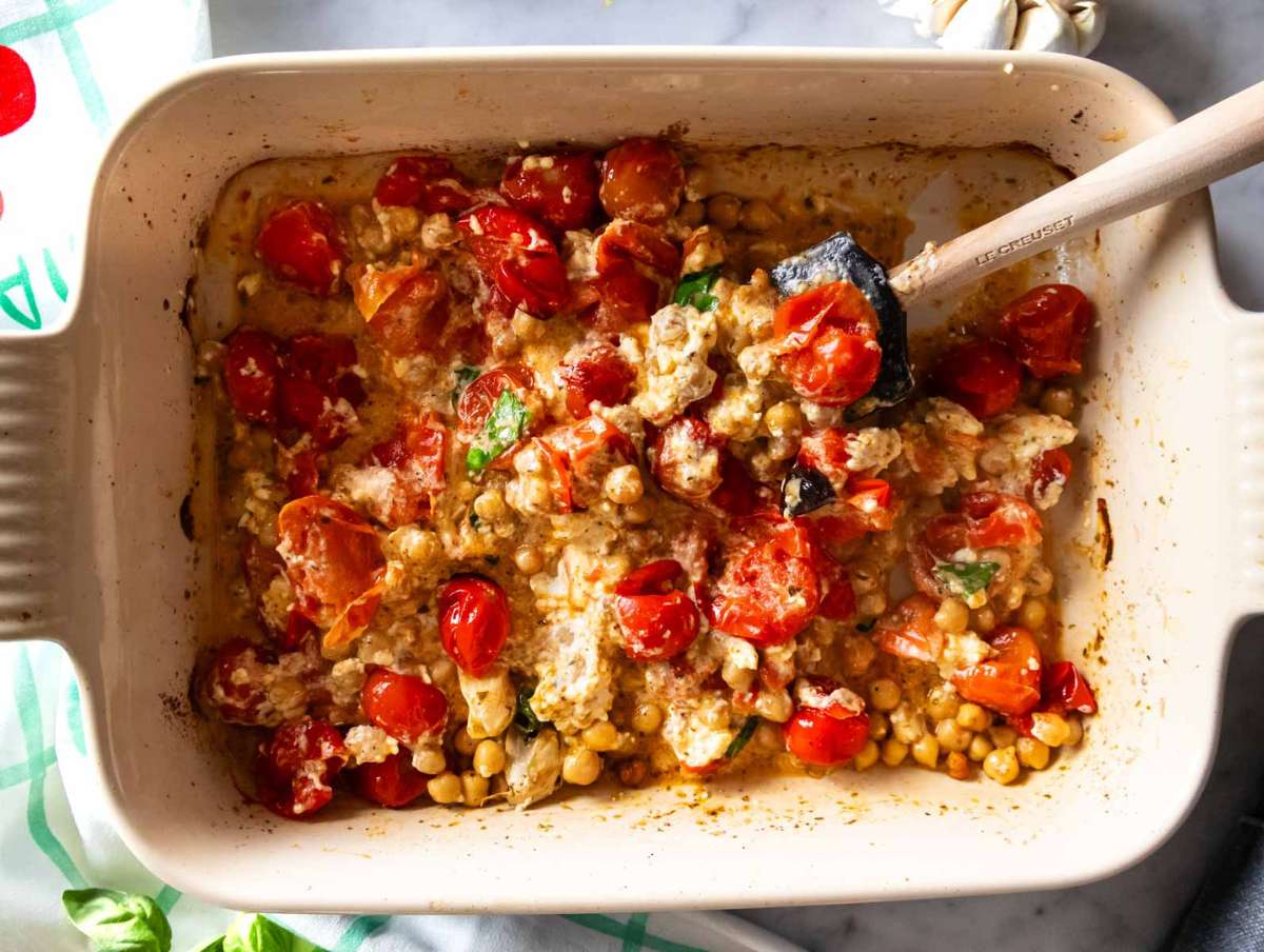 Roasted feta and tomatoes mashed together into creamy sauce with garlic.