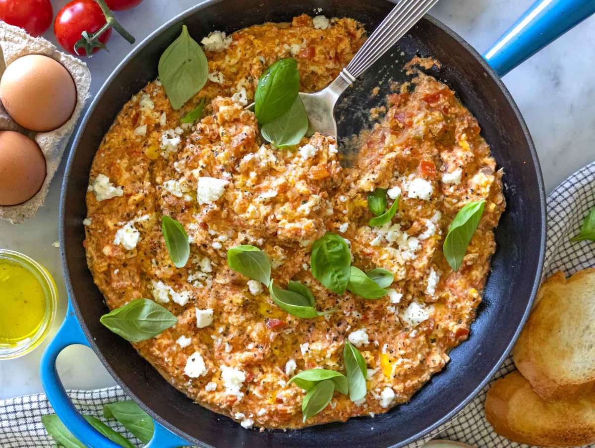 Strapatsada served in a blue skillet.