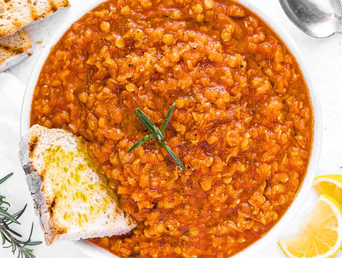 Step 3 Serving quick lentil soup with garlic bread and a squeeze of lemon.