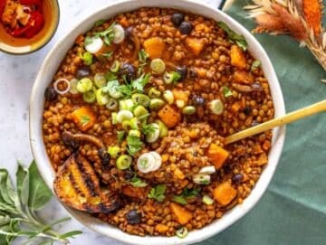 Step 4 Serving lentil pumpkin stew with a drizzle of olive oil and crusty bread.