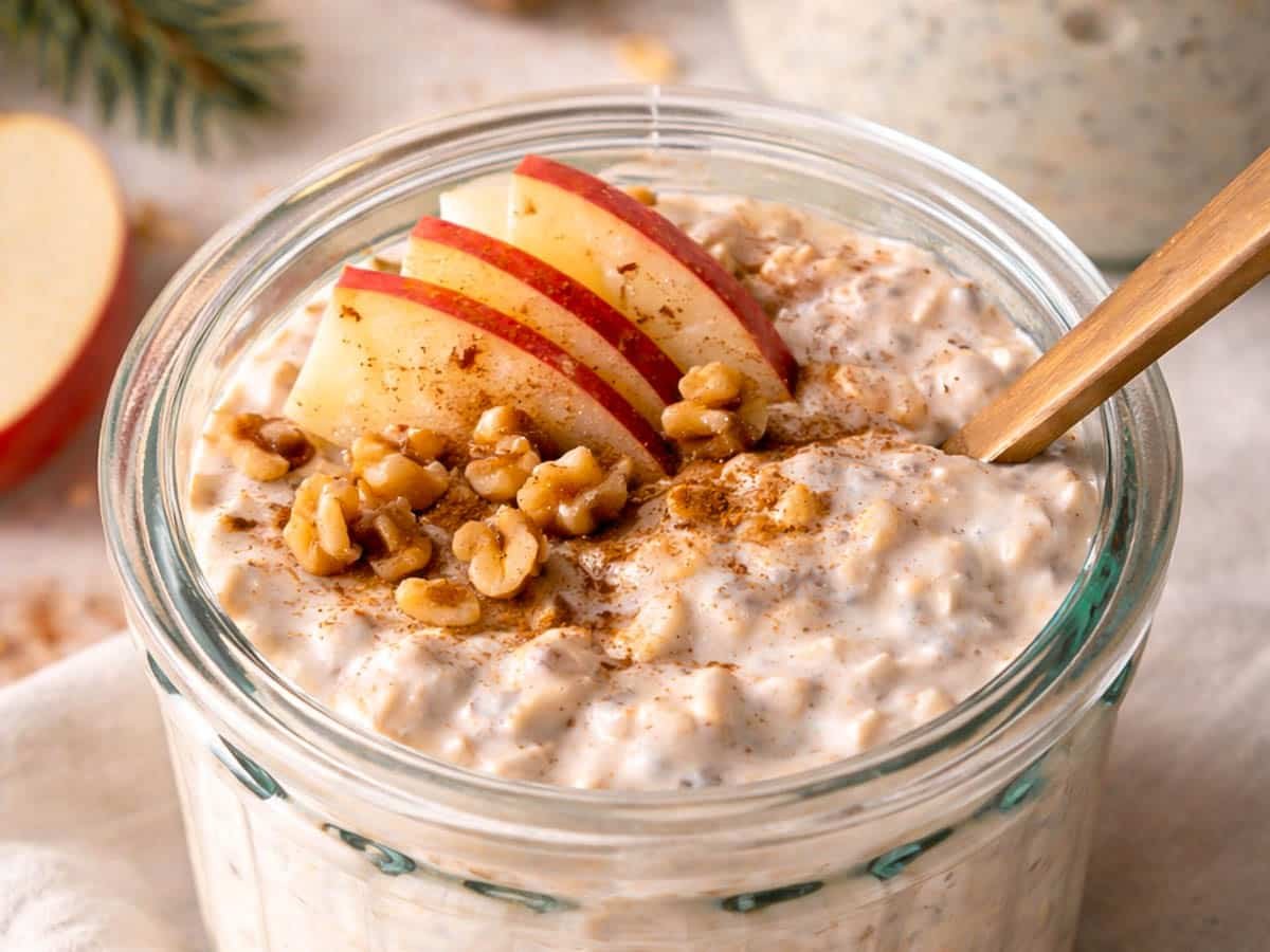 Christmas breakfast with overnight oats